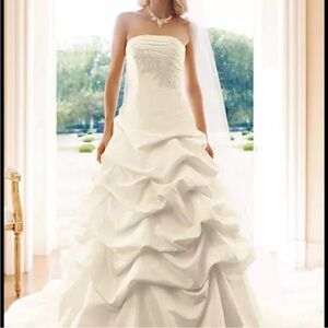 David's Bridal Cream Wedding Gown